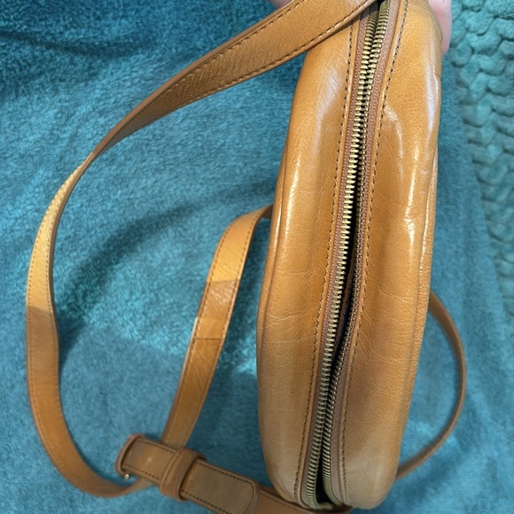 HOBO Brand Round Honey Color, handbag. - Picture 4 of 7